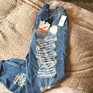 NWT Distressed Boyfriend Jeans